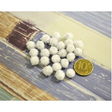 Помпоны 10 мм белого цвета с люрексом